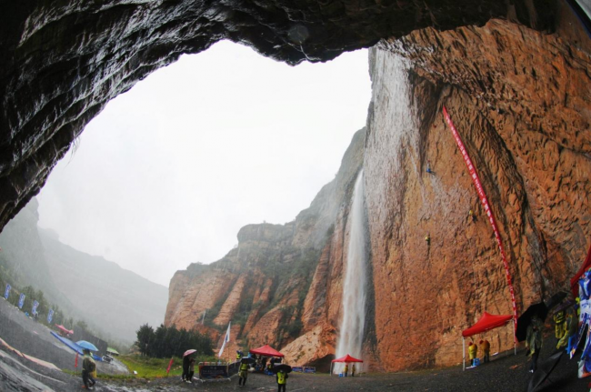 中国·长治“太行山登山活动” 暨2021中国攀岩自然岩壁系列赛（长治黎城站） 雨中盛大开幕(图文)